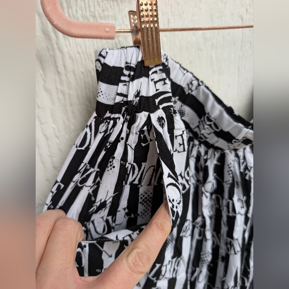 NWT Torrid Beetlejuice Skater Knee Length Skirt With Pockets Plus Size 4X - Picture 7 of 7